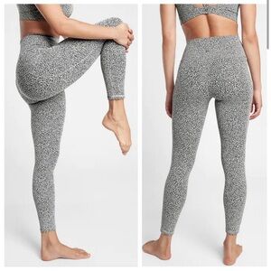 Athleta Salutation Stash Black White Leopard Textured Pocket 7/8 Tights Leggings